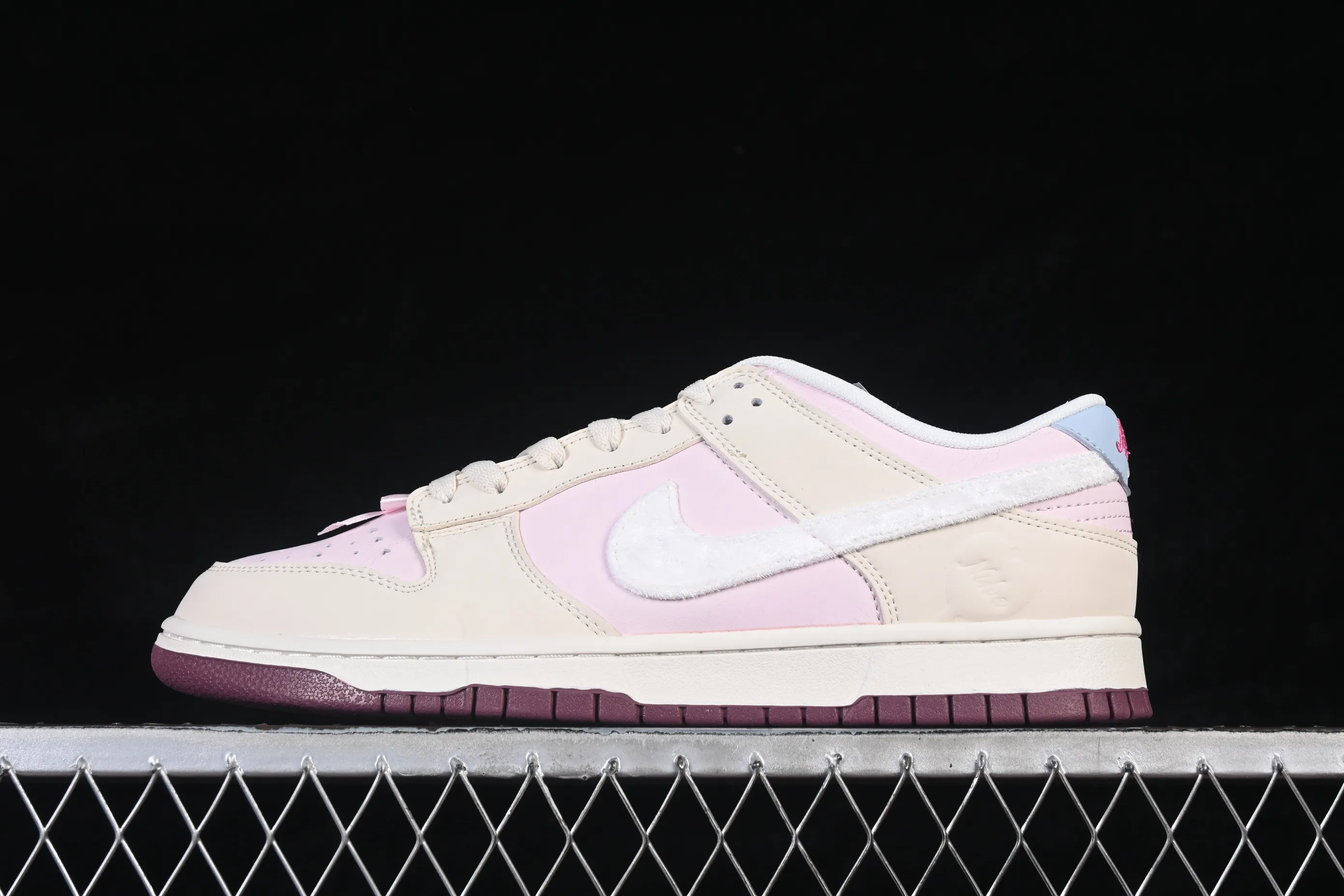 All categories Nk SB Dunk series Nk SB Dunk Low low-top sneakers Nike SB Dunk Low Valentine's Day limited low-top casual sneakers IQ1145-610